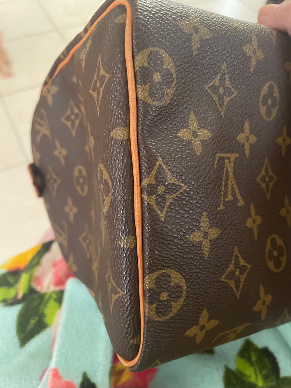 Louis Vuitton Brown Speedy 25 Monogram Canvas Satchel with Tan Leather Trim - Picture 9 of 10